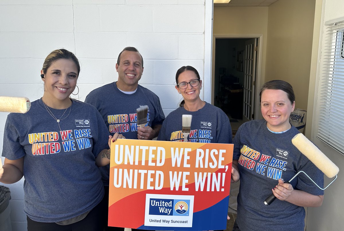 TheTampaCC's tweet photo. GIVING BACK: Members of our team volunteered their time and painting skills during the @UWSuncoast Week of Caring, at the @CentreForWomen!
@cityoftampa #UnitedWay #UnitedWaySuncoast #UWS #WeekOfCaring #UWSWeekfCaring #volunteer #tampaproud #thetampacc #tampacommunity #tampanews https://t.co/1nRFkbS3Jk