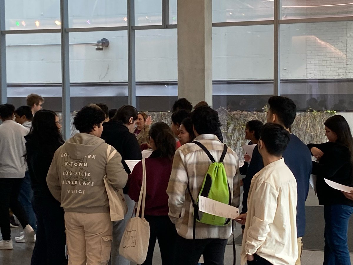 DrSenteno's tweet photo. Bringing West Leyden Eagles to the Pritzker School of molecular engineering @UofC #leydenpride @npolyak @leydenpride212 https://t.co/eIKdDHevkd