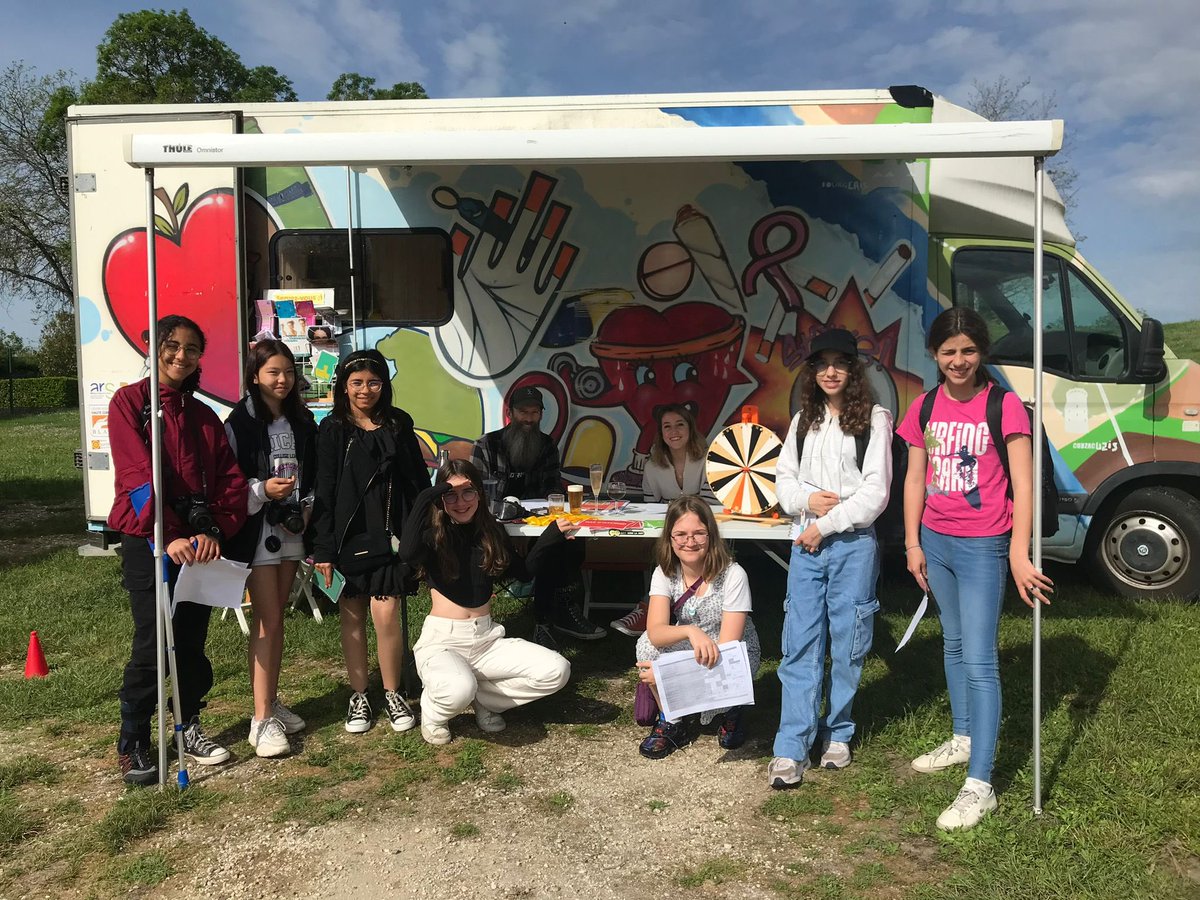 AcBordeaux's tweet photo. A l’occasion du Comité d’Éducation à la Santé et à la Citoyenneté Inter-établissements et Inter-degrés #CESC2i à la Citadelle #Blaye :
✅Ateliers animés par les élèves des établissements scolaires du territoire sur #EDD #Alimentation #Égalité #Harcèlement #Santé #Discrimination https://t.co/IxGEp0Ycx6