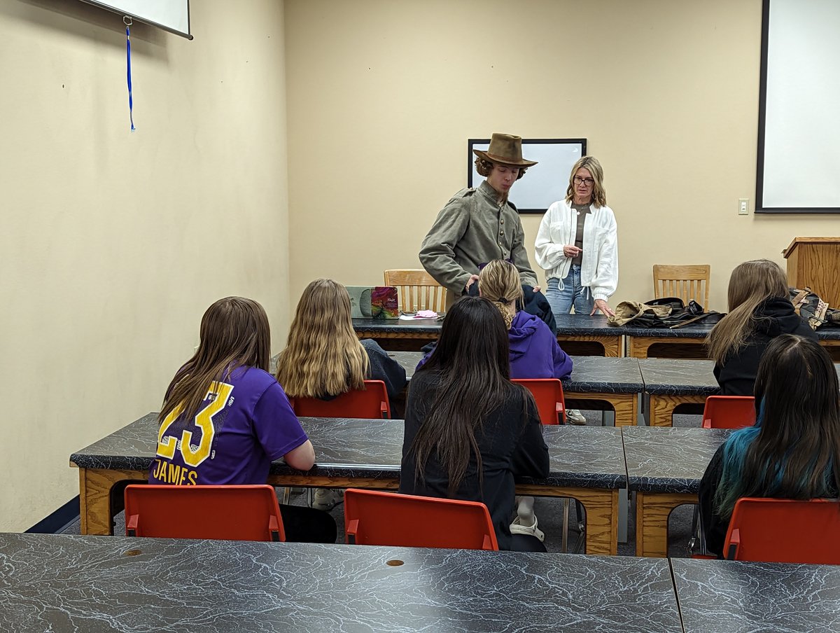 Wilbur_TrimpeMS's tweet photo. Thank you to Steven Martin, a TMS and Civic Memorial graduate who presented to 7th grade social studies students about life as a Civil War soldier. Steven brought many historical artifacts to students to see and touch. Thank you! #ThisIsTMS #GoEagles #CivilWarHistory https://t.co/BNiyIKGNS8