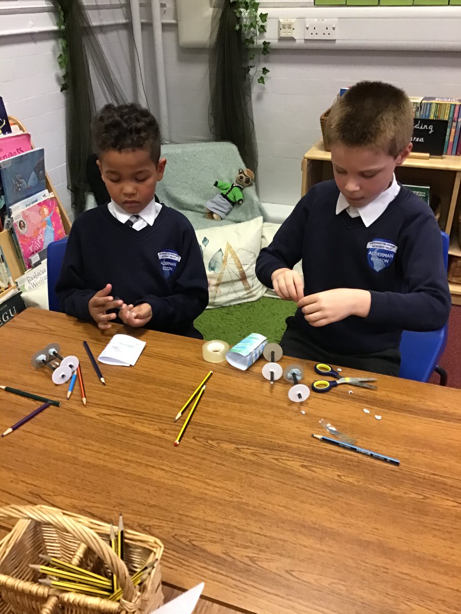 ABCPschool's tweet photo. #Class2K have been learning about fixed and free axels today, and the difference between the two. #ABDT https://t.co/V6gtTCYHFS