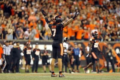 Chris Henry (@chrishenry0) on Twitter photo Extremely Blessed to receive a offer from Oregon state🟠⚫️ @CoachAdamsOSU <a href="/thecoachsutton/">Tommy Sutton</a> <a href="/Showtime12u/">Maurice jones</a> ✞#AGTG Extremely Blessed to receive a offer from Oregon state🟠⚫️ @CoachAdamsOSU <a href="/thecoachsutton/">Tommy Sutton</a> <a href="/Showtime12u/">Maurice jones</a> ✞#AGTG