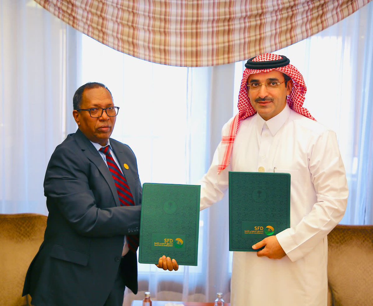 ElmiNur4's tweet photo. Yesterday I signed an agreement which reschedules #Somalia’s arrears with the @SaudiFund_Dev. This is a key requirement for the debt relief process & accessing projects. We are grateful to the Saudi Fund for working closely with @MoF_Somalia to push our economic reforms forward. https://t.co/hXePwXUImw