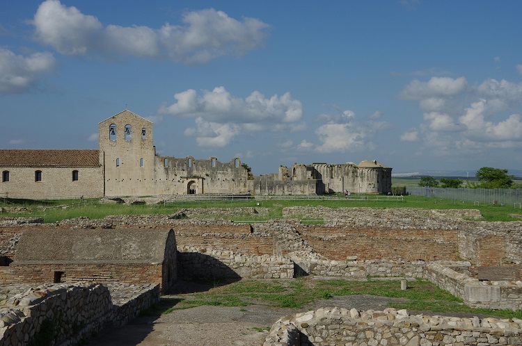 #Basilikata: In #Venosa, in der Heimatstadt des römischen Dichters Horaz, gibt es etwas Faszinierendes das seinesgleichen – und nicht nur in der #Basilikata – sucht: die #Incompiuta.👉tinyurl.com/3eapnj4m <a href="/Basilicata_Tur/">Basilicata Turistica</a> <a href="/LoveBasilicata/">Love Basilicata</a> <a href="/DiDifeo/">marcella di feo</a> <a href="/CiaoNico/">Nicoletta De Rossi</a> <a href="/BorghiPiuBelli/">Borghi+belli Italia</a>