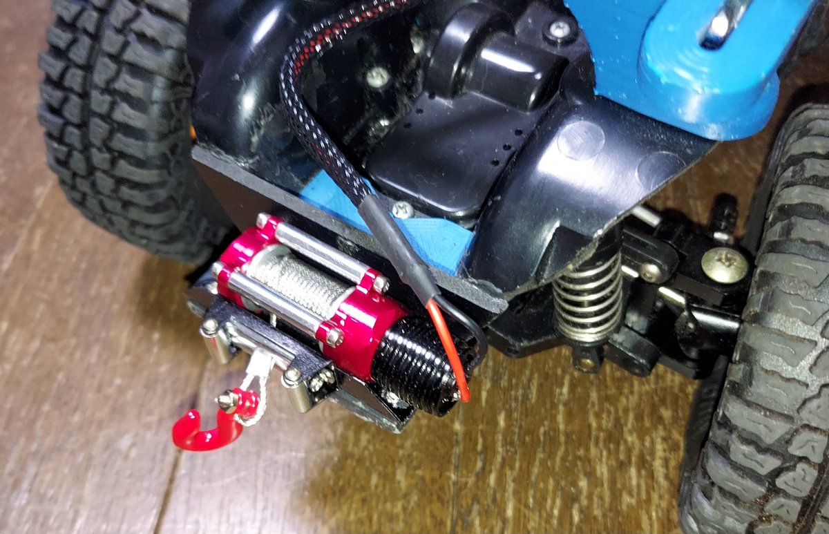 ww2maniax's tweet image. #CC01

いつもの通り、超変態改造のCC01にウインチを付けてみた。海外の安ものなのでコントロールは残念ながら有線のスイッチ。

ちなみに、このトグルスイッチはシャーシ後端に付けるのが正解ですよね？