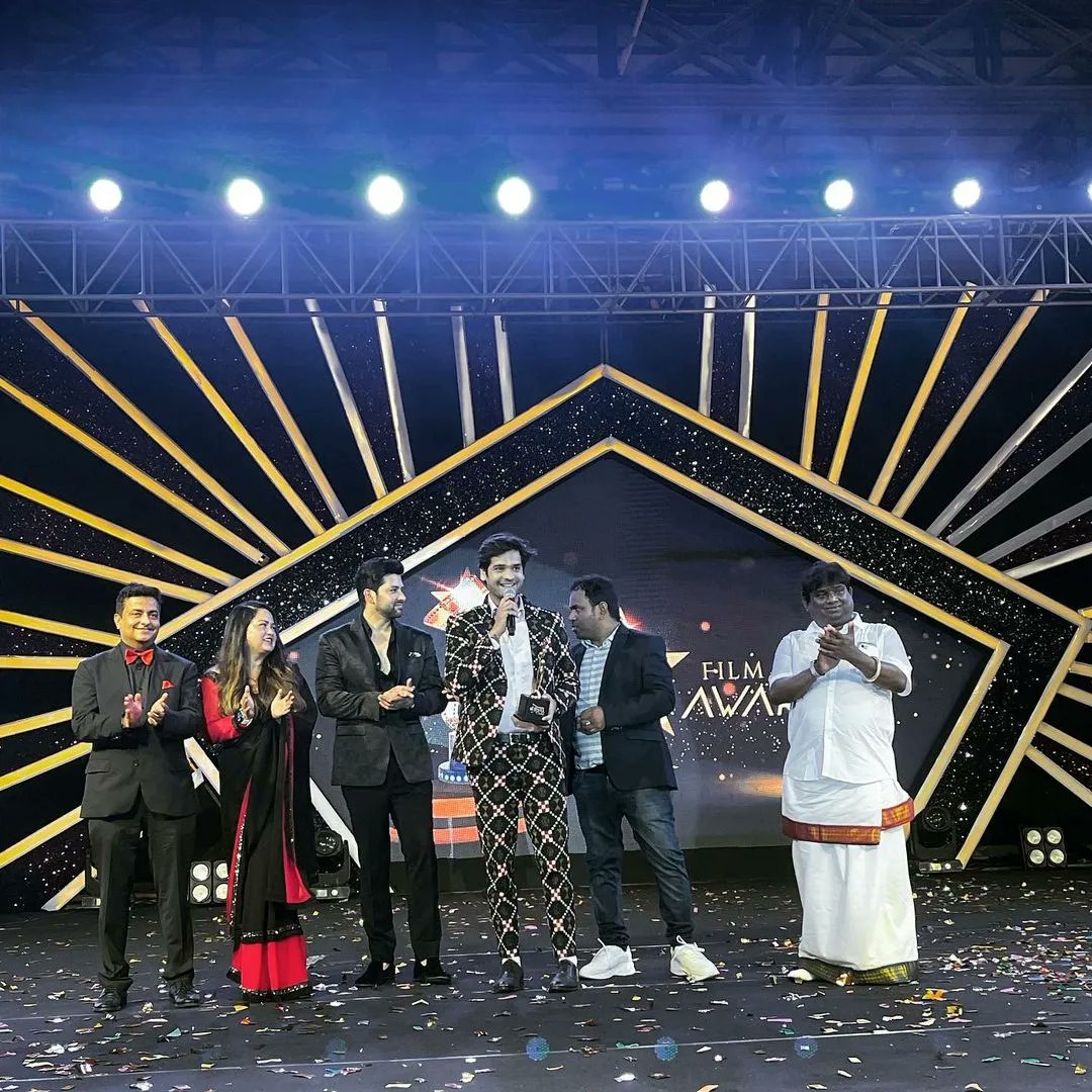 swayampadhifc's tweet photo. Pictures from last night's award show. @swayammusic Bhai won the best playback singer once again. Congratulations Bhai. Many more to come your way. Love you❤
. 
. 
#swayampadhi #bestplaybacksingermale #aftabshivdasani #awardceremony https://t.co/fuM4QXkZli