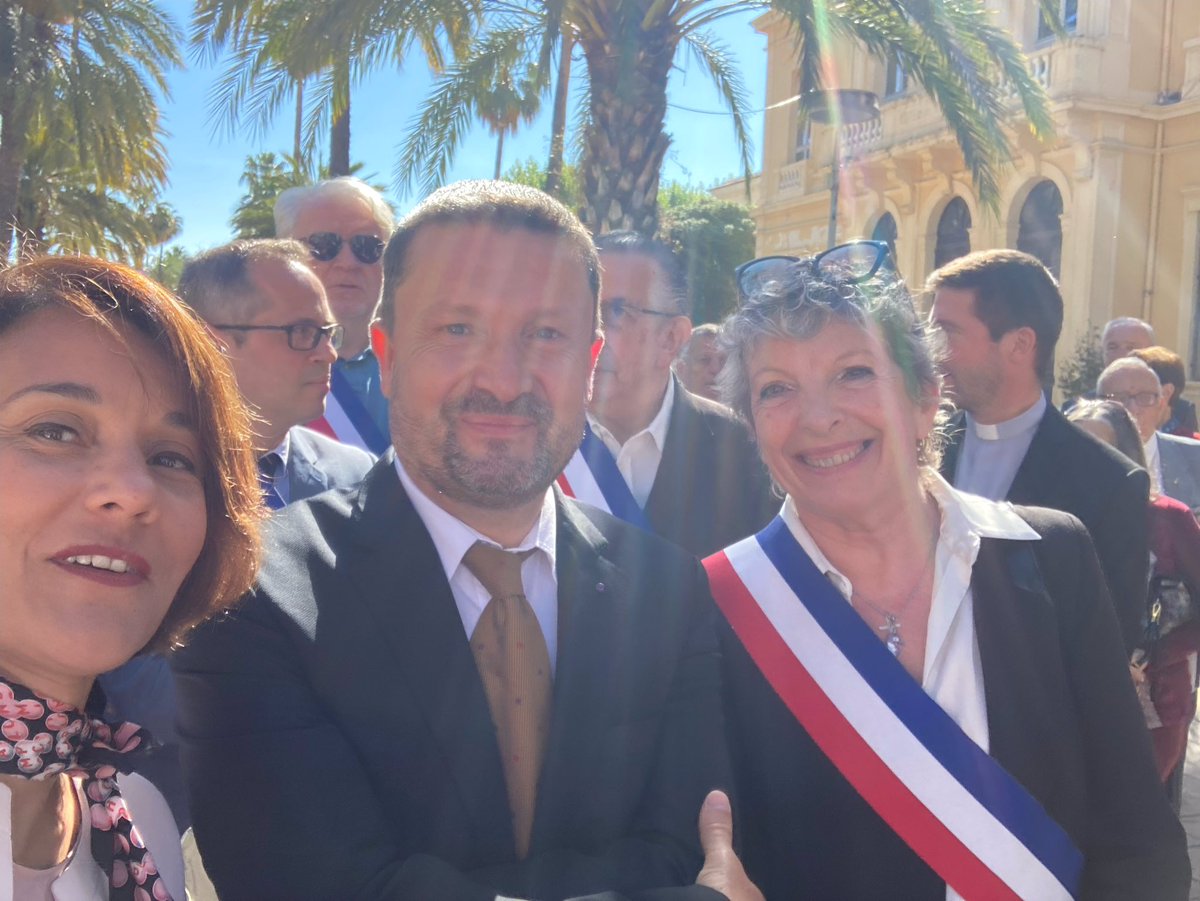 Anne Chiardola (@nnechiardola) on Twitter photo Une très belle cérémonie à <a href="/villedhyeres/">Ville d'Hyères</a> le #8mai #TrinômeAcadémique <a href="/NatachaChicot/">Natacha Chicot</a> <a href="/dasen_sieye/">Mathieu Sieye</a> <a href="/AcademieNice/">Académie de Nice</a> <a href="/Interieur_Gouv/">Ministère de l'Intérieur</a> <a href="/Armees_Gouv/">Ministère des Armées</a> <a href="/education_gouv/">Ministère Éducation nationale</a> les cadets de la #défense et des élèves du SNU au rendez-vous de l’Histoire 👏🏼fière de leur #engagement <a href="/snujemengage/">Service national universel</a> Une très belle cérémonie à <a href="/villedhyeres/">Ville d'Hyères</a> le #8mai #TrinômeAcadémique <a href="/NatachaChicot/">Natacha Chicot</a> <a href="/dasen_sieye/">Mathieu Sieye</a> <a href="/AcademieNice/">Académie de Nice</a> <a href="/Interieur_Gouv/">Ministère de l'Intérieur</a> <a href="/Armees_Gouv/">Ministère des Armées</a> <a href="/education_gouv/">Ministère Éducation nationale</a> les cadets de la #défense et des élèves du SNU au rendez-vous de l’Histoire 👏🏼fière de leur #engagement <a href="/snujemengage/">Service national universel</a>