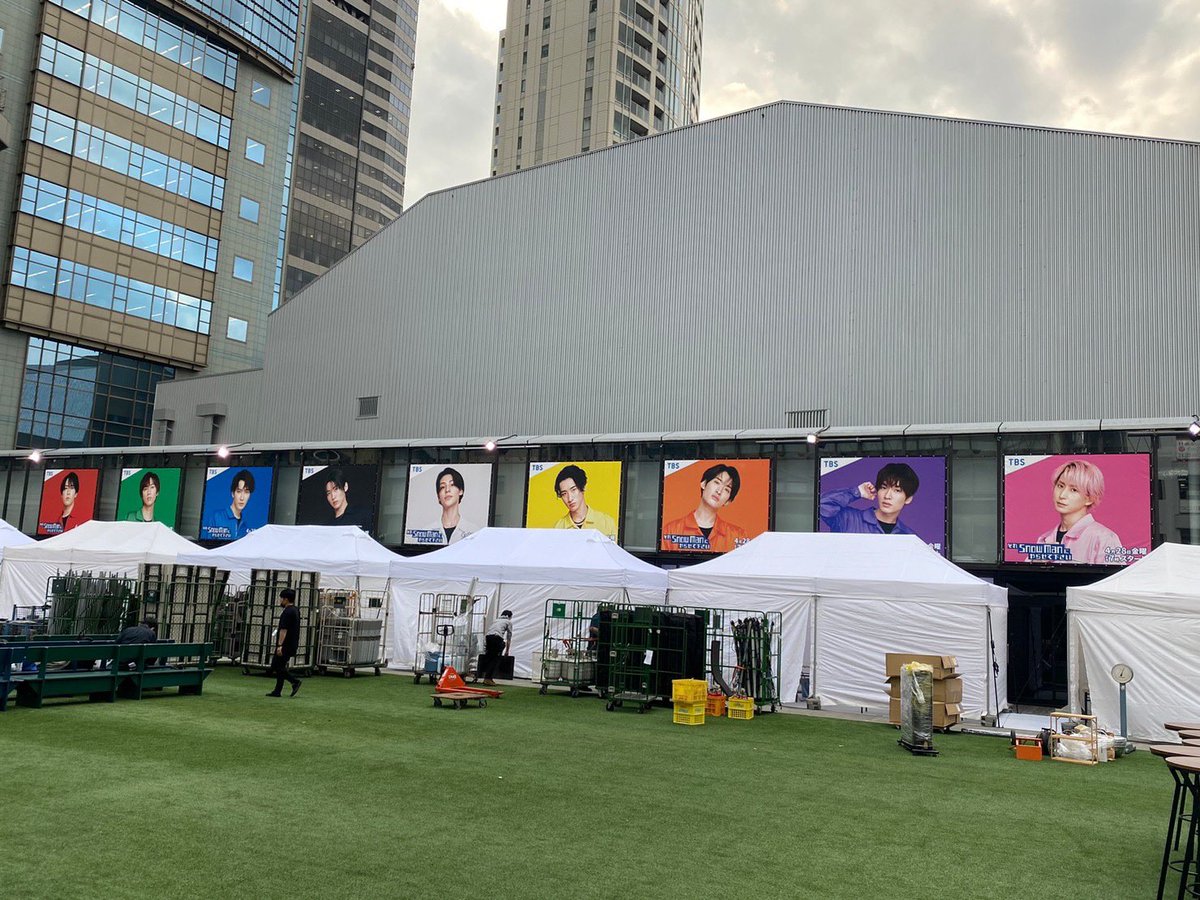Show09Ypy's tweet photo. 今東京に遊びに行ってるDから沢山のお写真がアルバムで送られてきたぁ📸
昨日赤坂サカスに行ったけど⛄️間に合わずw
そしてコレ欲しかったやろって👁💛💙
スノ担の方に話しかけられたらしい🤣
綺麗に撮れる場所教えてもらったって✨
ありがとうございます🙏
#EYE01
#EYE04 https://t.co/2SOiJn0Ja1
