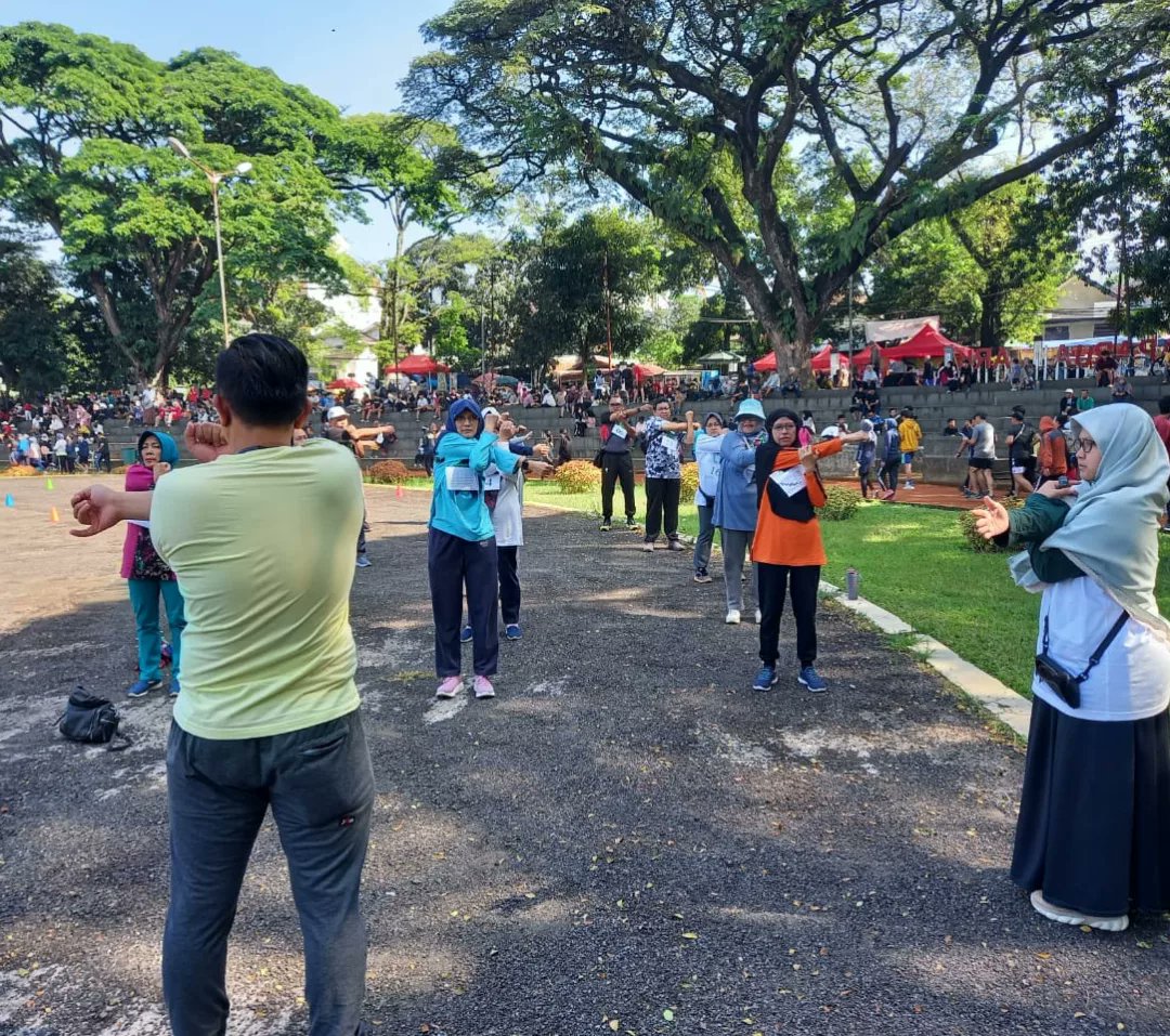 uptpkmpadasuka's tweet photo. Kegiatan Pembinaan Kebugaran Calon Jemaah Haji UPTD Puskesmas Padasuka di Lapangan Saparua, Sabtu (13/05/2023).
.
#dinkeskotabandung #uptdpkmpadasuka #siapmelayanidenganhati https://t.co/AM4sCd90sY