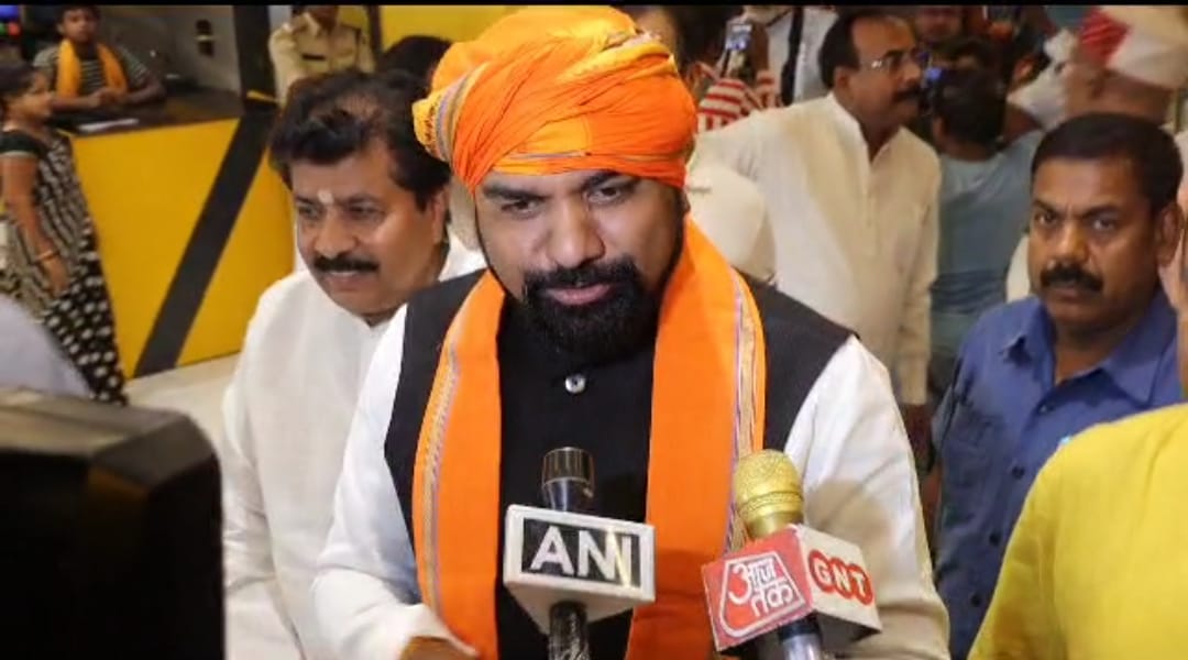 आज केंद्रीय मंत्री श्री <a href="/girirajsinghbjp/">Giriraj Singh</a> जी, विधायक श्री <a href="/schaurasiabjp/">Dr. Sanjiv Chaurasia</a> जी, पटना की उपमहापौर श्रीमती रेश्मि चंद्रवंशी जी, श्री राजकुमार सिंह जी के साथ स्पेशल स्क्रीनिंग में 'The Kerala Story' फिल्म देखी।

इस फिल्म से जुड़े सभी लोगों का हार्दिक अभिनंदन एवं उन्हें शुभकामनाएं!