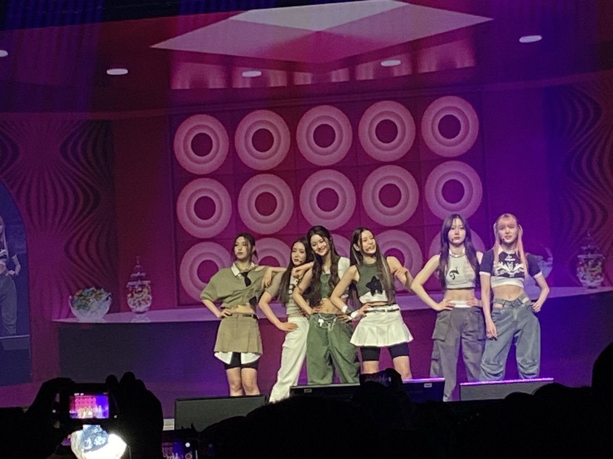 Candyyoongs's tweet photo. #NMIXXinATL #NMIXX #NMIXX_NICE_TO_MIXX_YOU #NMIXX_SHOWCASE_TOUR #NMIXXinATLANTA  them for my 16th birthday 🫶🏽 https://t.co/FkFtNFgDtu