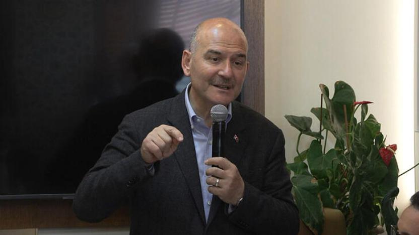 solhaberportalY's tweet photo. Soylu’nun konvoyundaki araç 12 yaşındaki çocuğa çarptı: Çocuk yoğun bakımda

https://t.co/y1OzzPAp2X https://t.co/WL8lbMepA9