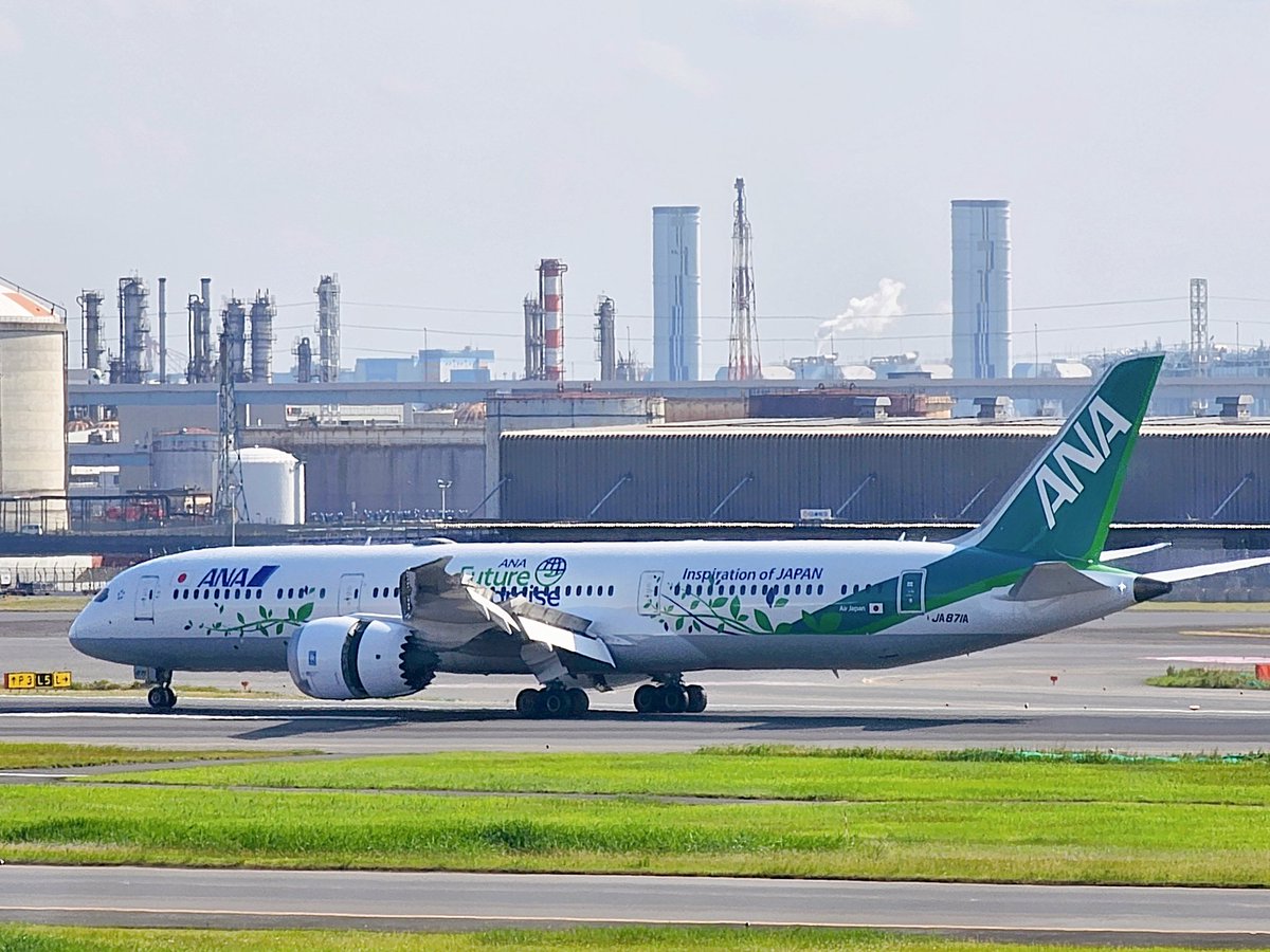morzwell_food's tweet photo. 「ANA Green Jet」
初めて見ました!カッコいい!
#ANA #羽田空港 #グリーンジェット
#GREENJET https://t.co/B18scdkkAK