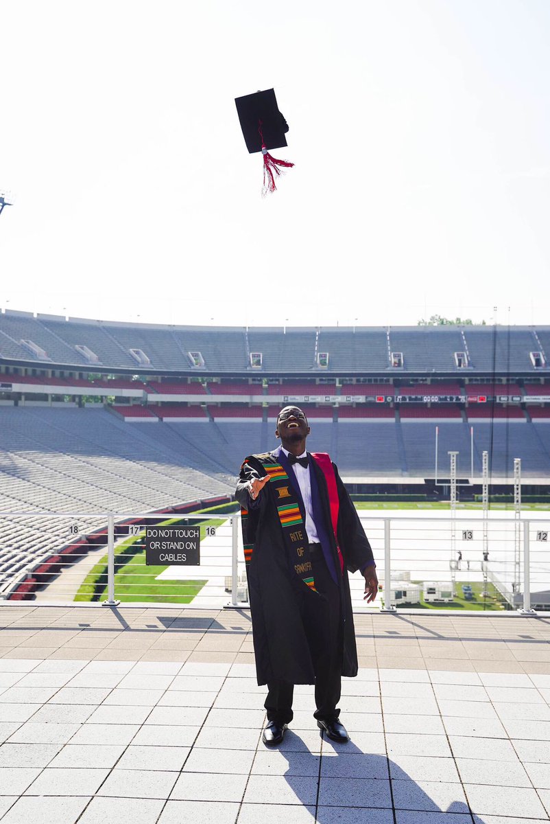 Charles__Burney's tweet photo. #UGAGrad #WeDidIt #CBclassof23 #uga23 #BiGrad https://t.co/DWY53Q81An