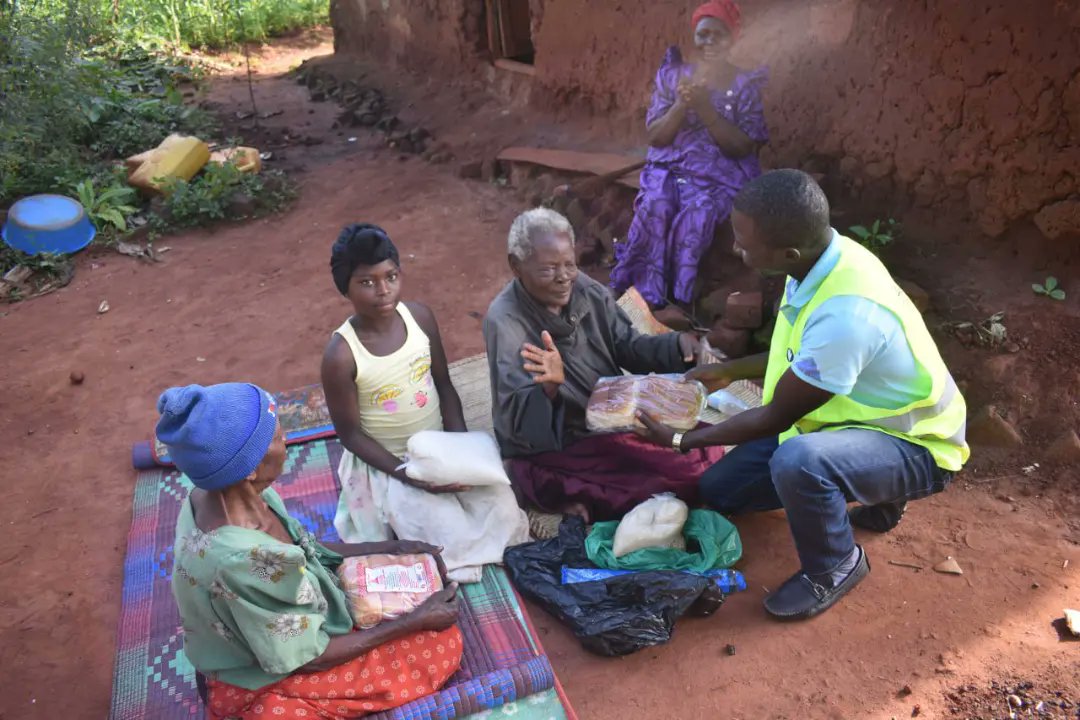 samuwa256's tweet image. Reached out to families in need with food and other basics. It is heartening to see that these families struggle to find a meal and end up sometimes sleeping on an empty stomach.

#reachout #foodbasket #lastingsolution #sustainme