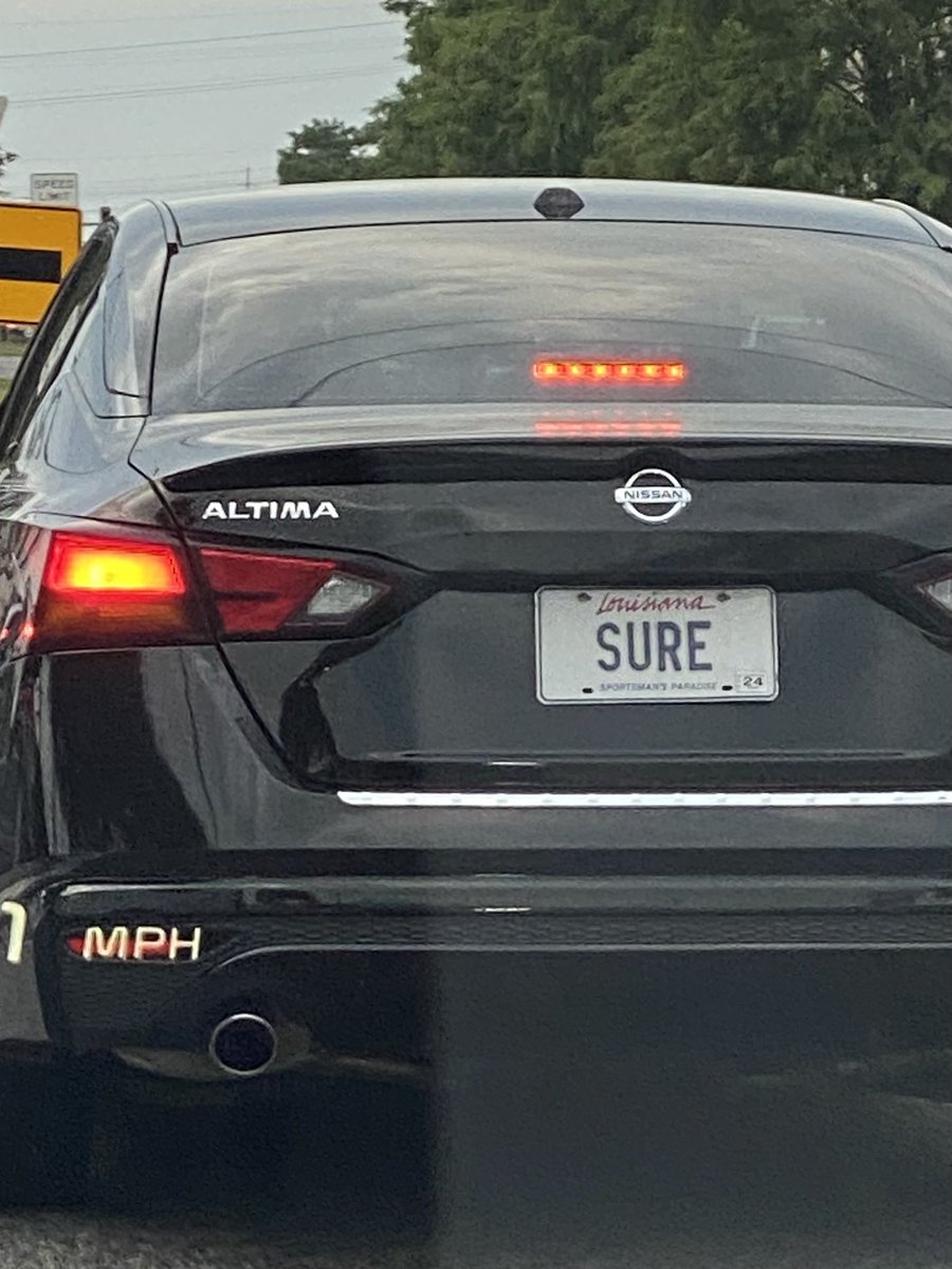 dudehugs's tweet photo. wednesday vs. friday https://t.co/5KnC8L3ZU6