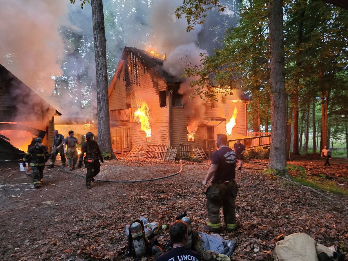 Huntersville_FD's tweet photo. *UPDATE* We’re done with training and are in the ‘burn down’ phase. No need to report. Please stop calling 911 - #TrainingFire only. #NoEmergency https://t.co/vA7avufZlB