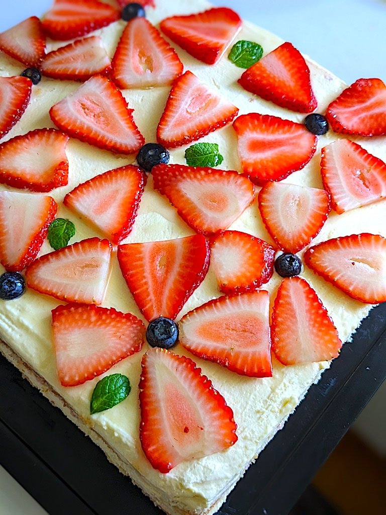 by_dolce's tweet photo. Strawberry tiramisu with sponge cake is a delicious and refreshing dessert that perfectly combines the sweet and tangy flavors of fresh strawberries with the rich and creamy texture of tiramisu.
https://t.co/nM7prWDLrs https://t.co/lwvyVapoqv