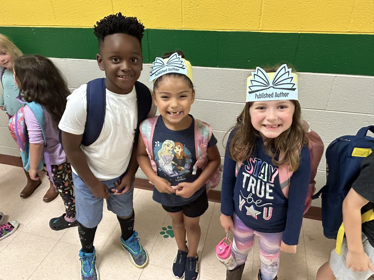 MrsSmithKinders's tweet photo. Our books are back! This week we had our viewing party! My little Kinder friends are #proudauthors! 
@studentreasures @BunnElementary https://t.co/FHuF9DeVJd