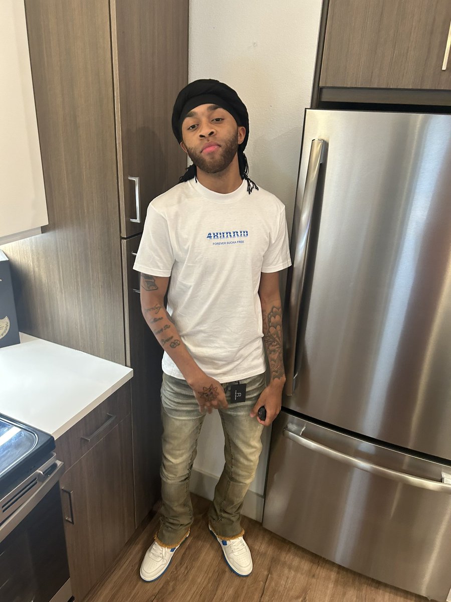 ilypaperboy's tweet photo. Told her come and swipe these cards with me 👩‍❤️‍💋‍👨🏦 show you how to cook it 🥣💰 she said her ex 🥷 was a rapper but that 🥷 a 🐱 #RipBTB🐺🖤 https://t.co/Y93uLKSNto