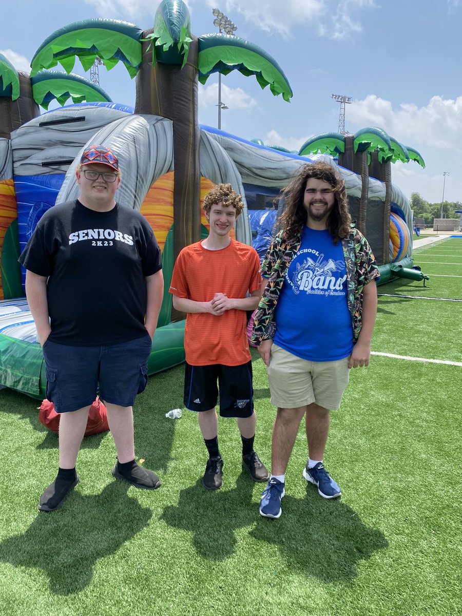 Senior picnic ✅ For more pictures &amp; videos visit our class Facebook page “Harrah HS Class of 2023”