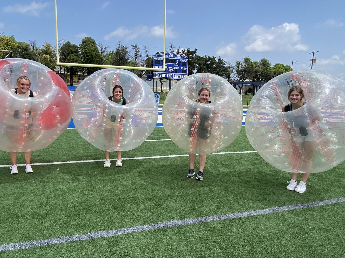 HarrahHs's tweet photo. Senior picnic ✅ For more pictures &amp; videos visit our class Facebook page “Harrah HS Class of 2023” https://t.co/6mN6sxvgZF