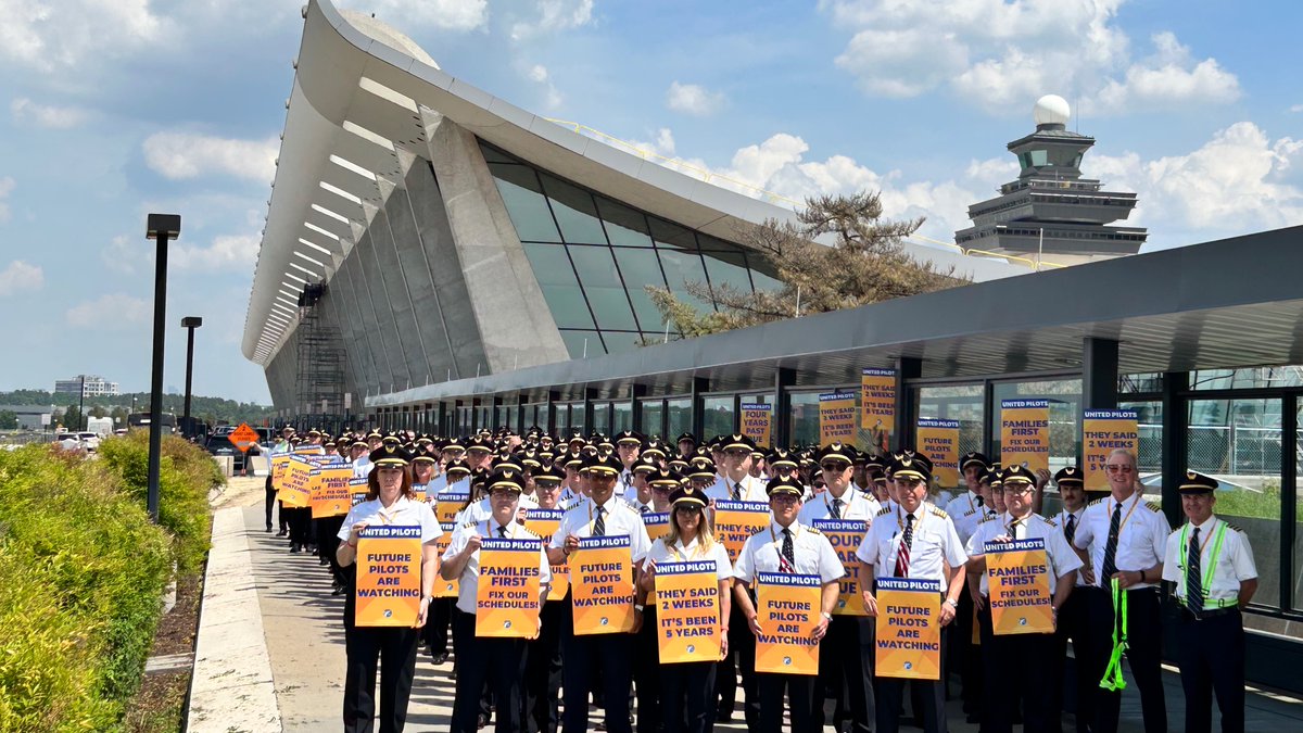 ALPAPresident's tweet photo. Today @UnitedPilots across the U.S. joined together in one voice to tell @United management that it’s past time that the pilots’ contributions are recognized. We are unified and will not back down until the company puts #ContractFirst and #UnitedNext. https://t.co/D8AsNeJXWy