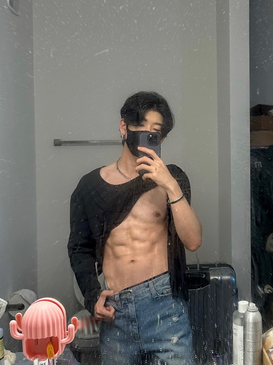 JJANGE2's tweet photo. Dirty mirror selfie https://t.co/Hl0jldd4SP
