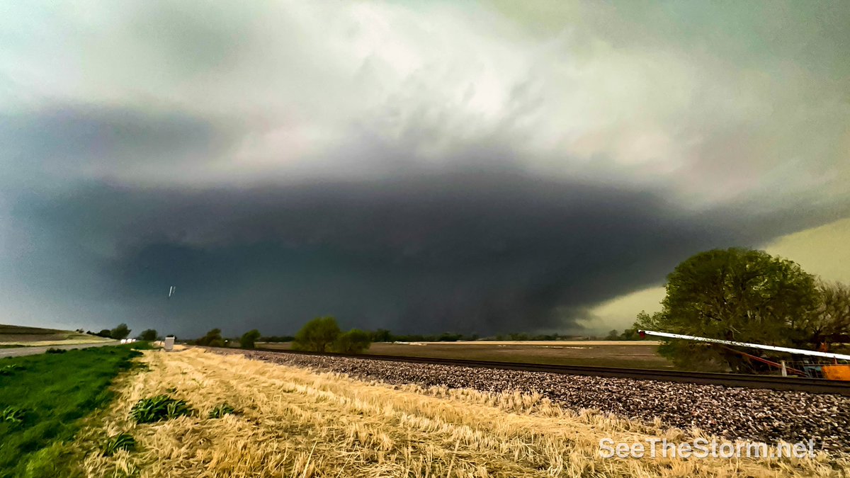 Vince Waelti 🌪 on Twitter "Large wedge tornado back in there near