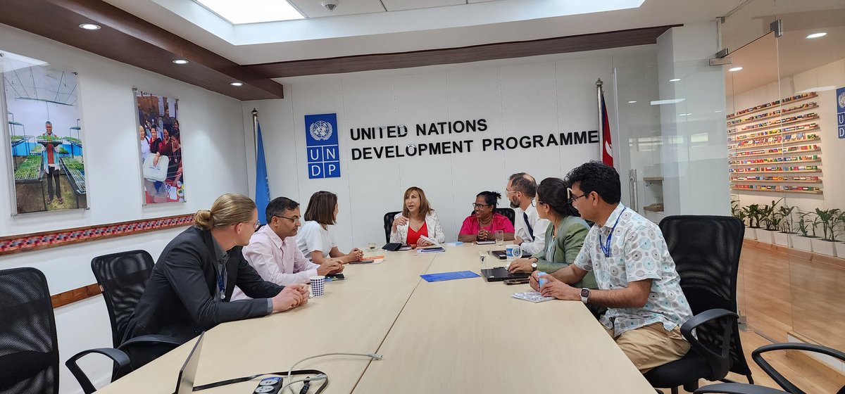 Ayshaniee's tweet image. Precious moment of exchange between our @UN_Nepal RC @SingerHanaa  and Governance team @UNDPNepal on #Nepal constitutional reform 
#Federalsystem 
#DemocraticGovernance
#ServiceDelivery for #SDGs to
#LNOB