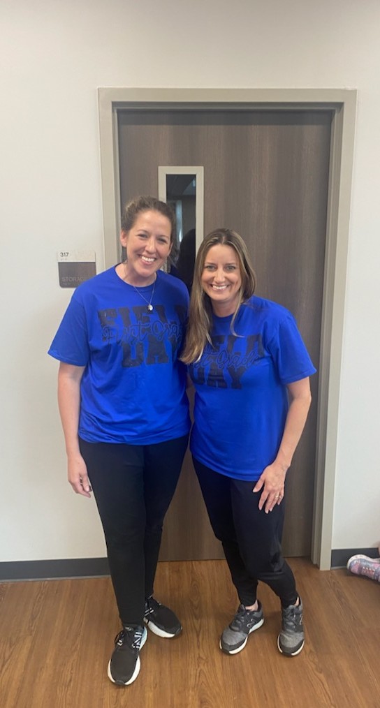 1stgradeismyjam's tweet photo. Field day fun! Thanks to our specials teachers for making it a great day. And I loved when I saw @moranlaurie1st across the cafe this morning dressed just like me. @TISDGOES #goblazeatrail https://t.co/bgigGm6YUR