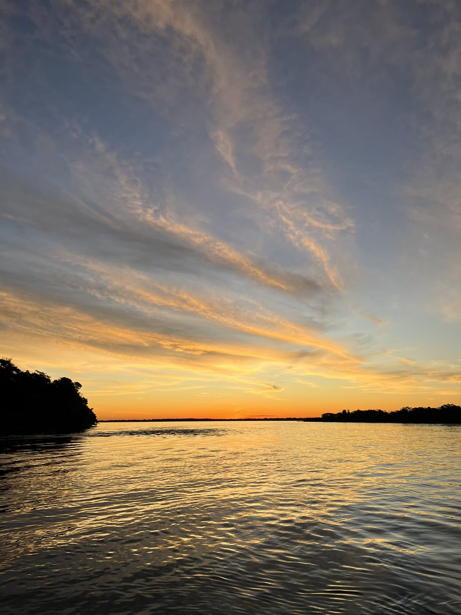 slutzkyfernando's tweet photo. El hermoso Río Paraná y sus atardeceres https://t.co/65bczzpv8I