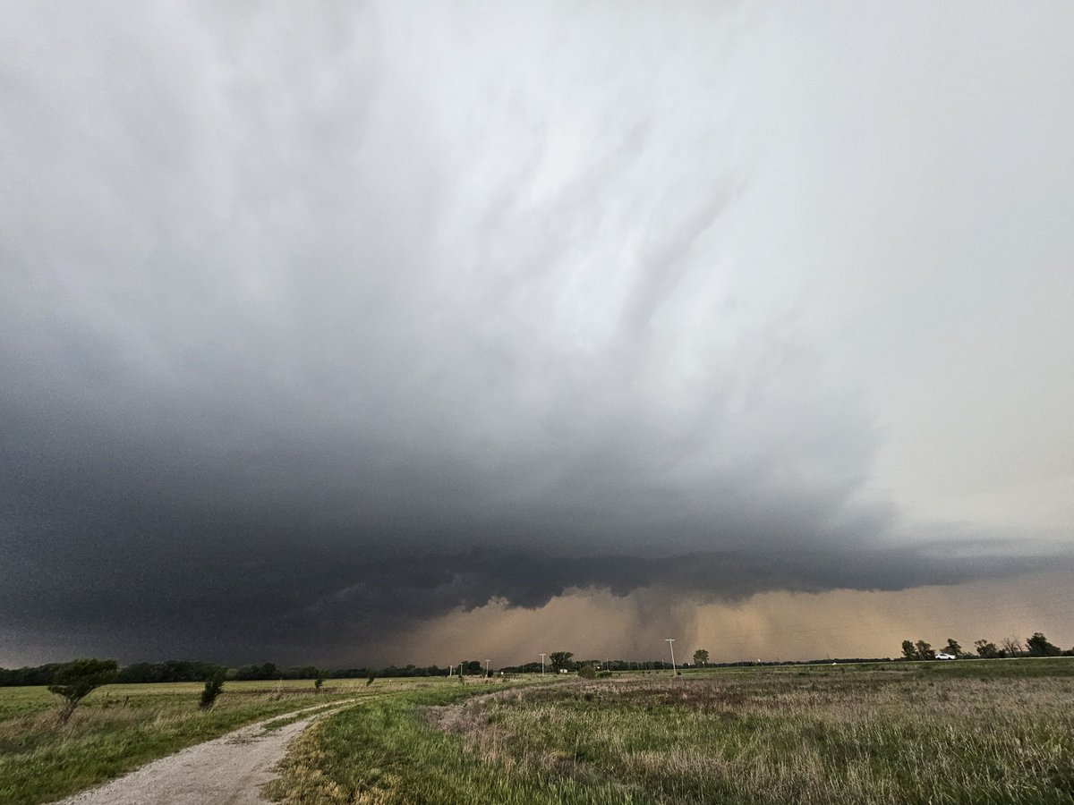 MD_Capps's tweet photo. @NWSWichita Fall River, KS looking NW https://t.co/gdILu0oHzL