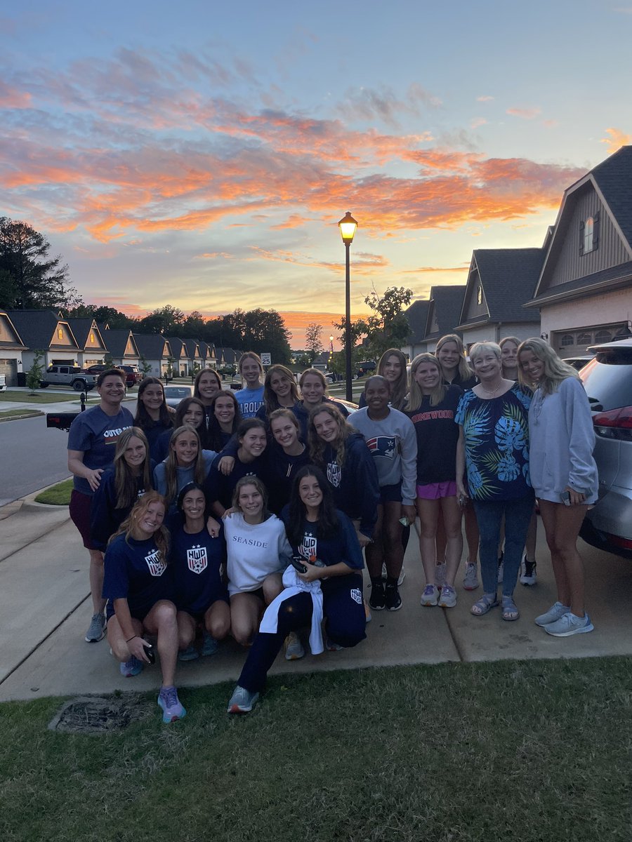 HUGE thank you to <a href="/kgeddings/">Katelyn Geddings</a> and her family for hosting us for team dinner!!! We love y’all!! 🤍🤍