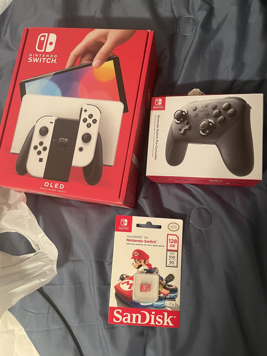 FrostiGator's tweet photo. Just picked up the essentials.
#oledswitch #switch #zelda #nintendo https://t.co/LeJ7PjCe38