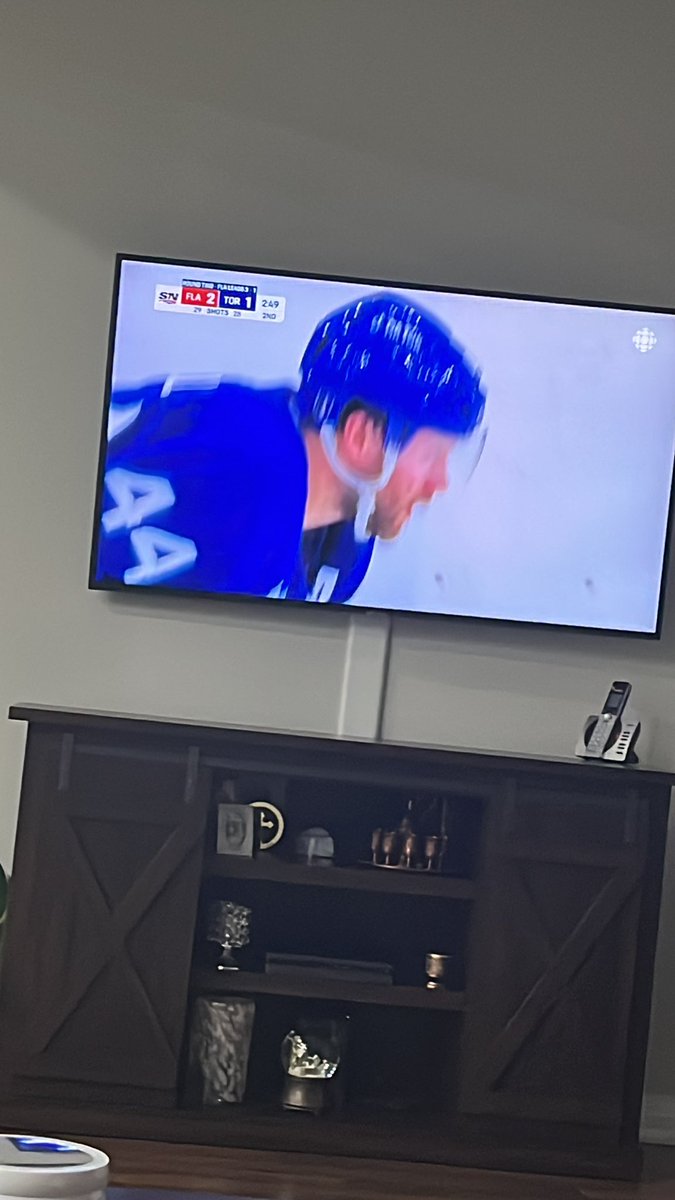 norslewaa's tweet photo. ROBBED FROM A GOAL. #whatthebananas https://t.co/xY2uUdQ5m2