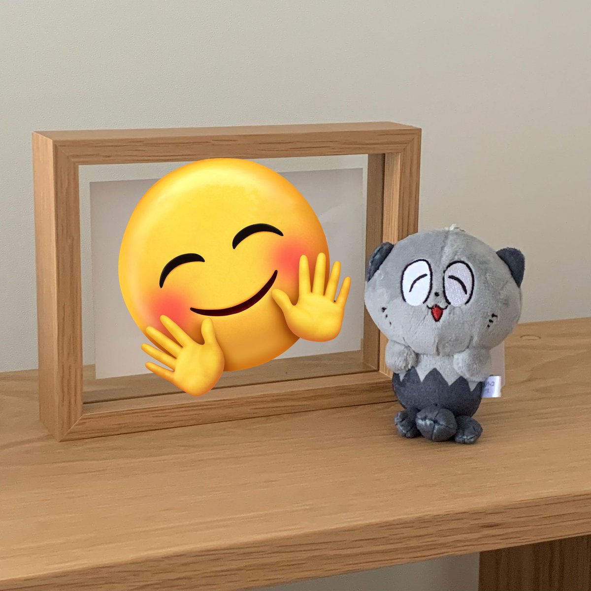 大好きなキャラのぬいが届きました〜☺️
作家さんのご厚意のおまけも飾ってしまうぞ〜
そっと作業を見守ってくれるぬいに癒されます✨

ロッテンさん（ @y7LuoTv8SJ4eZrJ ）ありがとうございます！ https://t.co/y79ZcL01xs