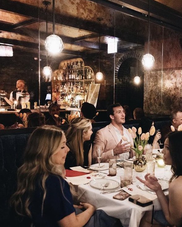 adalinachicago's tweet photo. 🎉 Life's too short for ordinary events. Experience 𝒍𝒂 𝒅𝒐𝒍𝒄𝒆 𝒗𝒊𝒕𝒂 and host your spring event at Adalina 🌸 For inquiries, contact us at events@adalinachicago.com #adalinachicago #roselounge
Photo: azureeholloway
___
#chicago #goldcoast https://t.co/OAVG7NeGIV