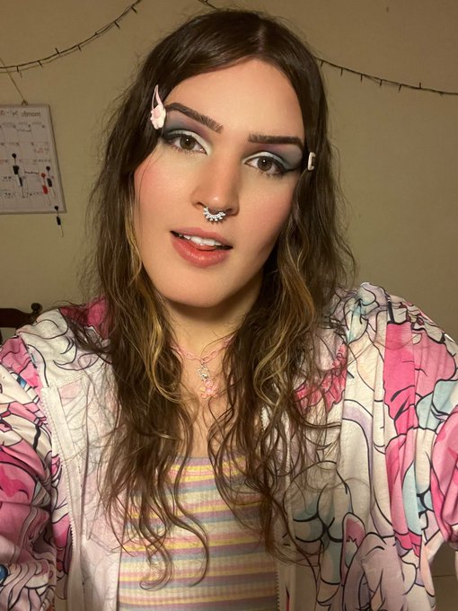 Head emdy 😳💕 https://t.co/yWlo48Zix8