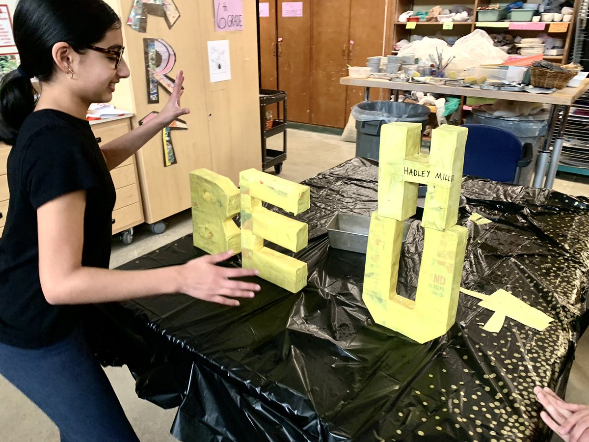 KatieHosbach's tweet image. 6th grade artists are having a blast making their cereal box papier-mâché sculptures! @SmithKnights #yougottahaveART #creativity #tsdart #tsdthinkers