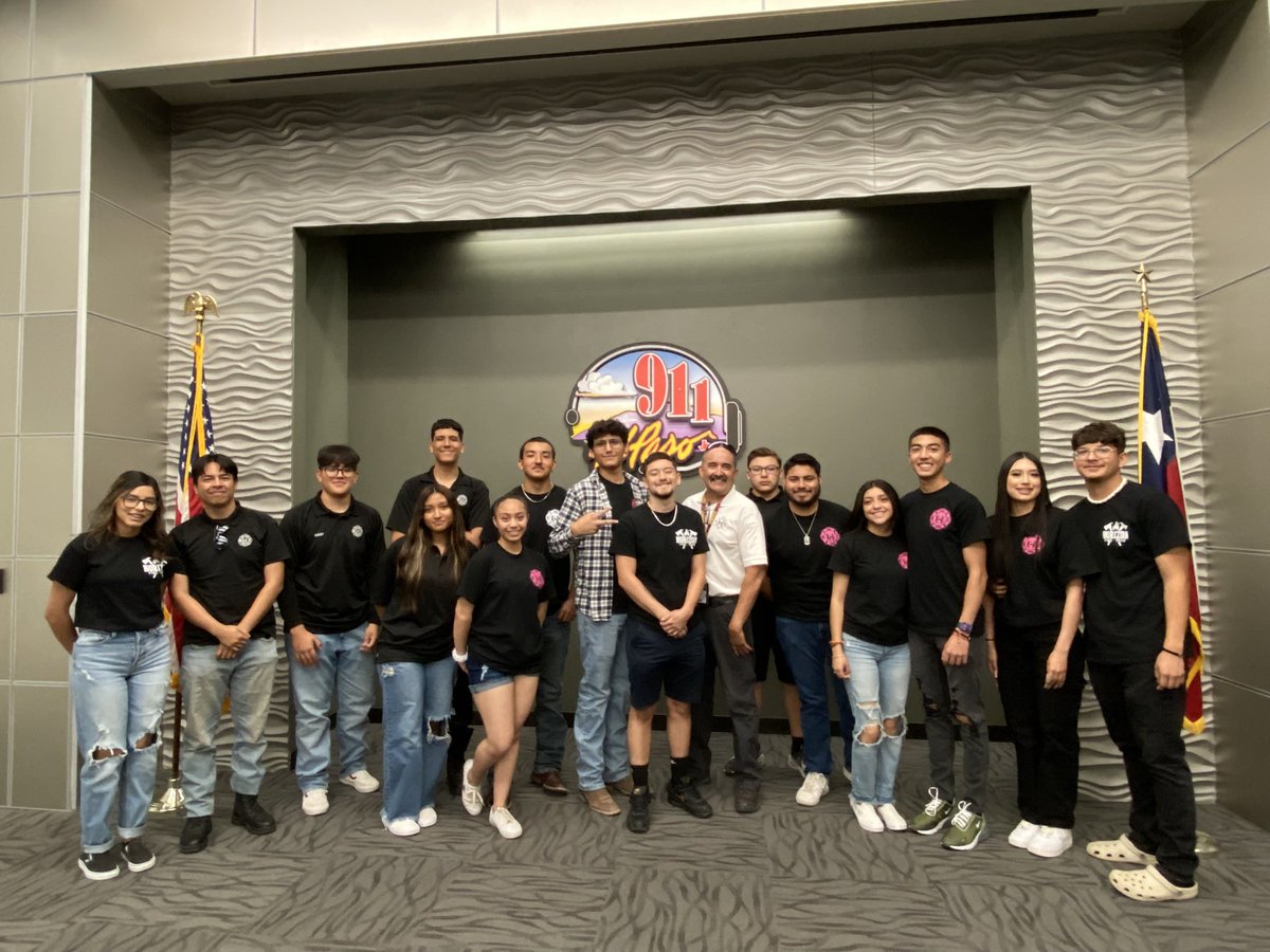 @HHSLawEnfClub @ClintISD @APena_HHS @ANavarro_HHS @Mesquita_HHS @Booth13Veronica Thank you to 911 district, El Paso communication center and office of emergency management for the tour.