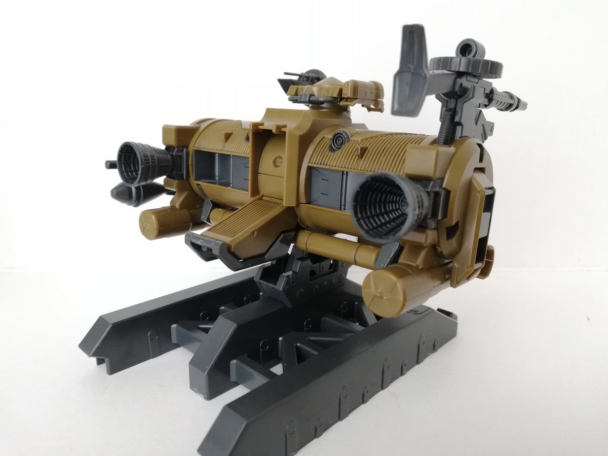 10_mimaki's tweet photo. 武装はザクマシンガン、ザクバズーカ、シュツルムファウスト、６連装ロケットランチャー。

EXmodelなのでほぼ動きませんが、頭部、ドラムロールの両端、マニピュレーターは可動。

後姿が中々カッコいい！

#ガンプラ
#MS_IGLOO https://t.co/pFgMvOr4EF