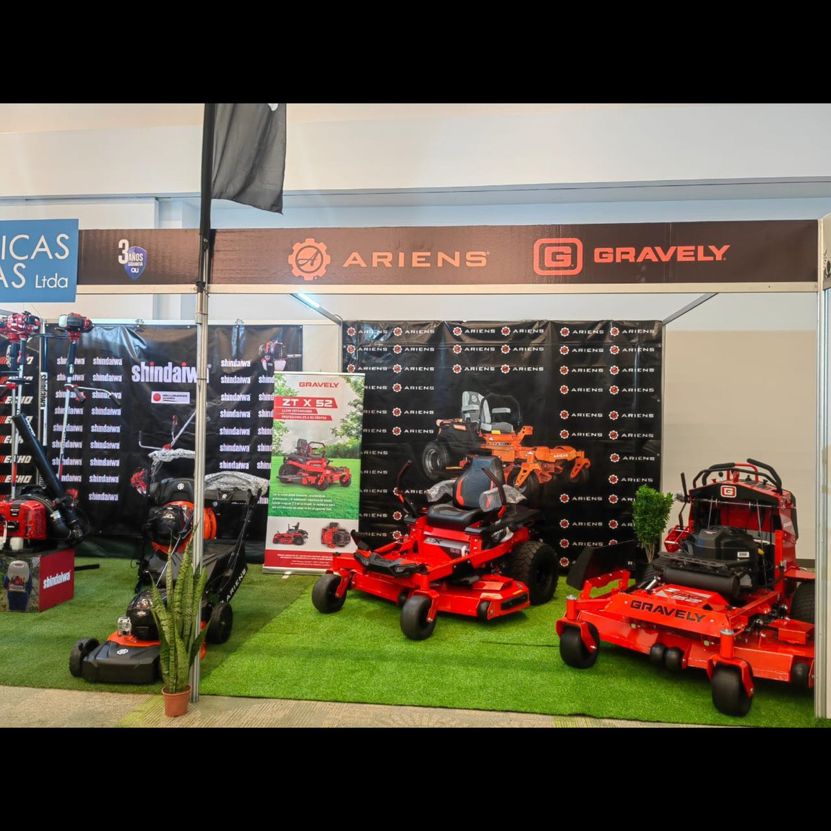 segaexport's tweet photo. Looking good at the Expo Jardinería in San Jose this weekend! New @gravelymowers &amp; @ariens equipment on display. Gracias @quimicasunidas por sus esfuerzos! 🔥💪 #tractorgirocero #girocero #cortacesped #cortagrama #gravelyzstance #puravida #gravely #gravelyztx #ariensrazor https://t.co/d1FICvdict
