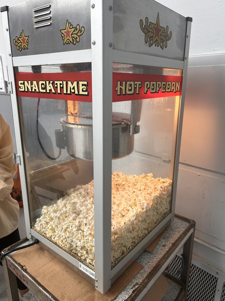 EdmsToros's tweet image. Come join our Toro Movie Night and support our Leadership Class! Snacks and drinks available.