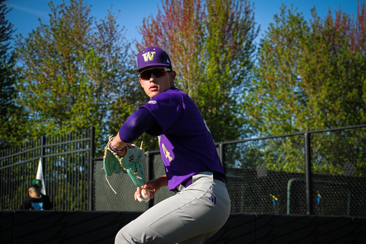 UW_Baseball's tweet photo. Dawgs v. Ducks 🔜 https://t.co/JqC2A7TIk5