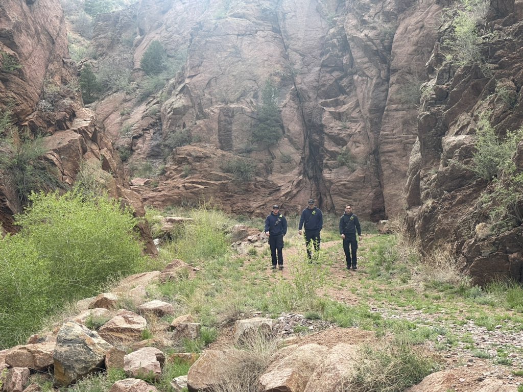 CSFDPIO's tweet image. #ColoradoSpringsFire on scene of a #highangle #swiftwater rescue near Cave of The Winds. An individual is trapped by moving water in the canyon. CSFD is assisting @MSFD_PIO and @EPCSAR with the rescue and drone operations.