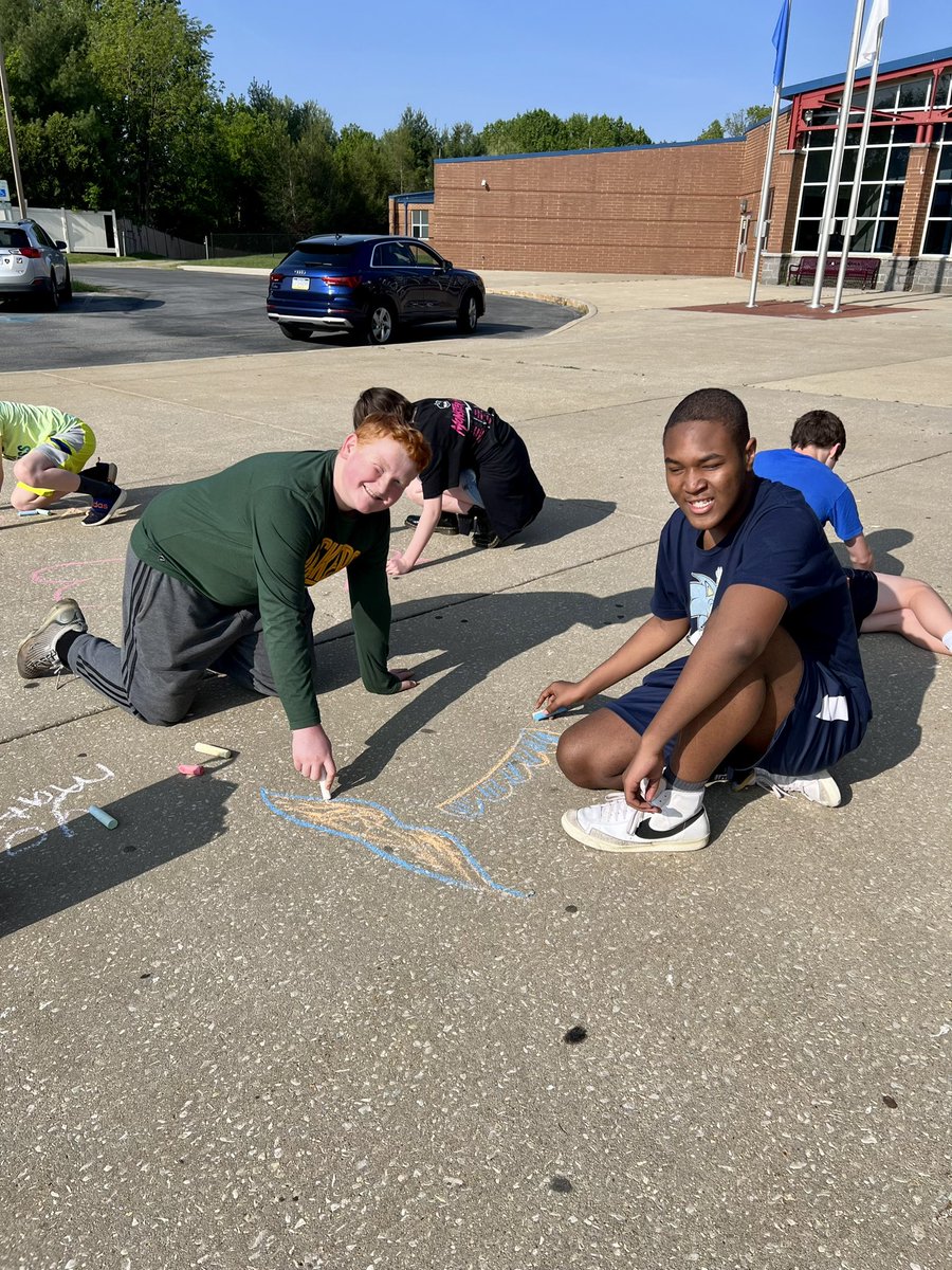 AngelRucciSLP's tweet photo. Fun-filled morning with our #BestBuddies playing soccer, writing positive messages, blowing bubbles, and enjoying games like four square and Jenga! Inclusion is key, and we love seeing ALL students having a blast together. #InclusionMatters #Playtime #FriendshipGoals 🤝💙 https://t.co/ewDfvMugej