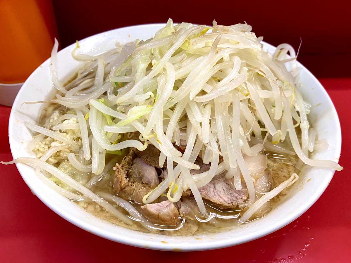 ekiaka's tweet photo. ラーメン二郎@三田本店

小ラーメン
ニンニク少し
ヤサイ

今朝の三田は
シルバー人材センターから
派遣されたおじいちゃんが
作ってましたが

とても旨かったです 笑 https://t.co/wh3SCYMbLw