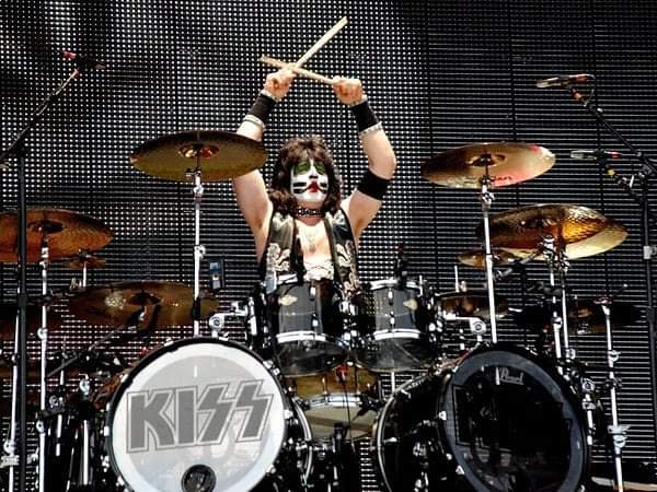 Happy Birthday!!!... Eric Singer baterista, de Kiss.    