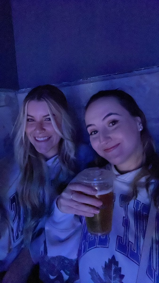 madimacneil's tweet photo. #LeafsForever sitting pretty in the 300s xoxo @_chelseamc https://t.co/svBZlLi26e